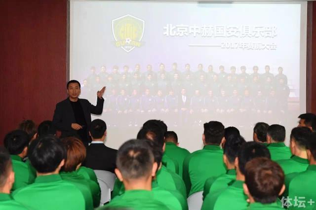 影片发布一组角色剧照，并同步曝光演员阵容，在杭州的湖光山色中，正上演这场关于“爱和美味”的温暖故事。