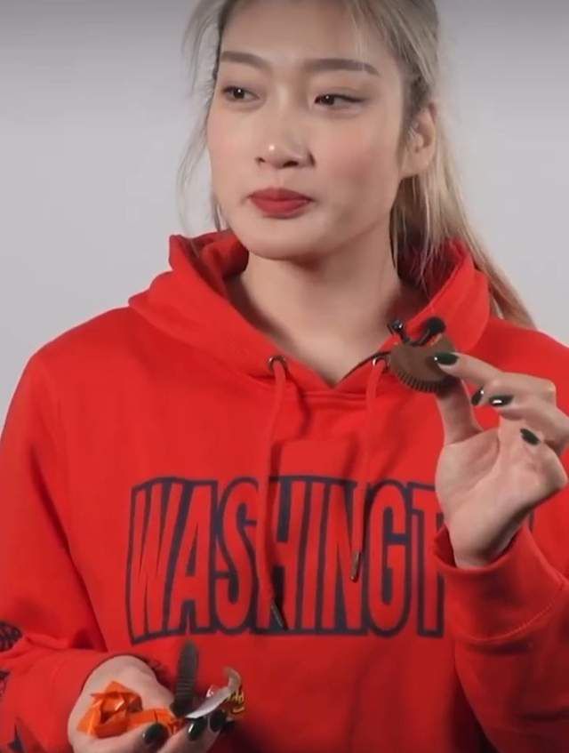 影片匠心独具地让传统老派技艺，与新时代的网络天眼等尖端科技展开硬核对抗，上演了一场扣人心弦的“他逃他追”极限追捕。